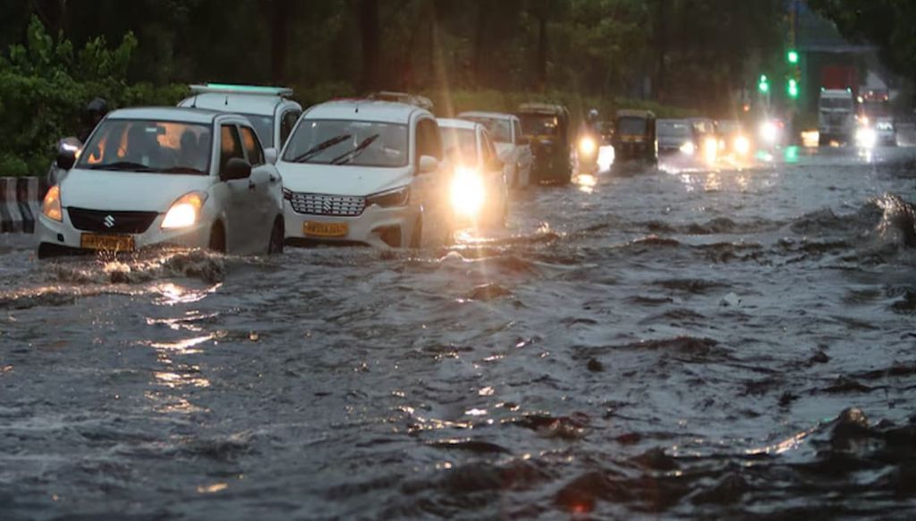 Rain Alert: चक्रवात का लो प्रेशर आज कराएगा भारी से अति भारी बारिश, बेहाल हो जाएंगे इतने जिले, IMD का बड़ा Alert जारी